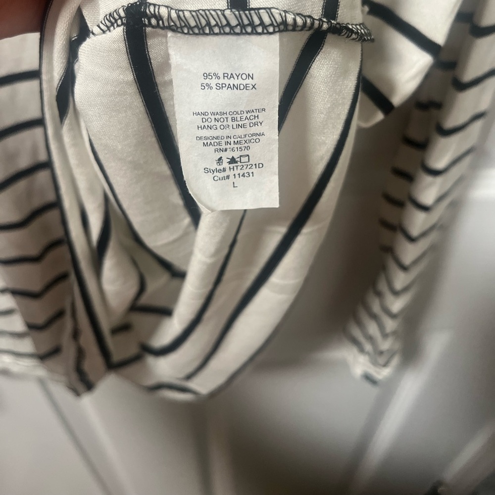 NEW Haptics BLACK RUST & IVORY CHEVRON COLOR BLOCK LONG SLEEVE TOP SIZES S,M,L - Picture 5 of 5